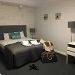 House - Przy Plazy Apartmán