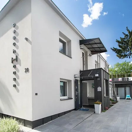 House - Przy Plazy Apartmán *