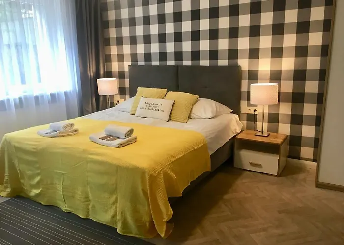 House - Przy Plazy Apartmán *